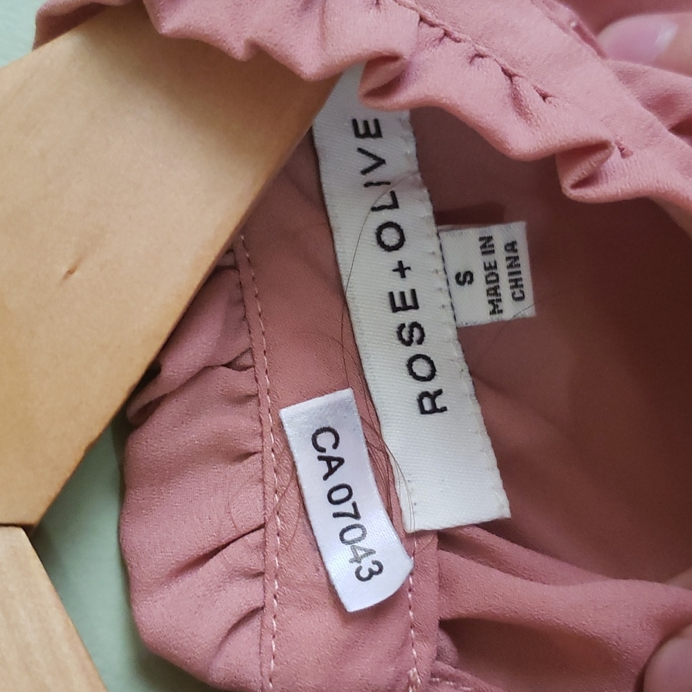 Small pink rose and olive blouse - Picture 4 of 9